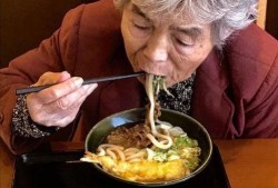 娱乐吃瓜酱老人头像高清,揭秘娱乐吃瓜酱老人头像背后的故事
